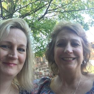 Meet your Posher, Lora